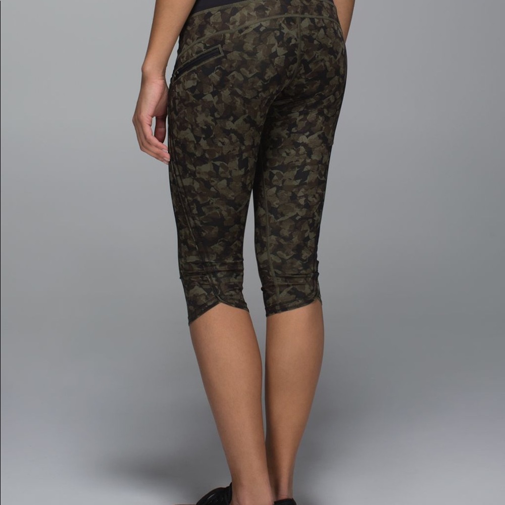 Lululemon Top Speed Crop *Full-On Luon size 6